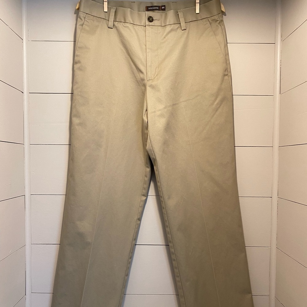 Dockers D2 khakis